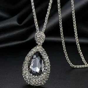 Elegant Silver Teardrop Pendant Necklace